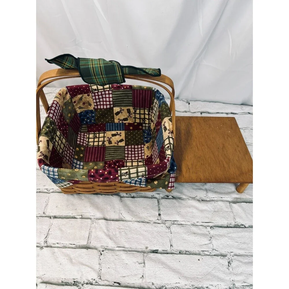 1988 Longaberger Small Picnic Basket w/Holiday Liner & Riser 12